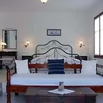 Notos Adamantas (Milos)
