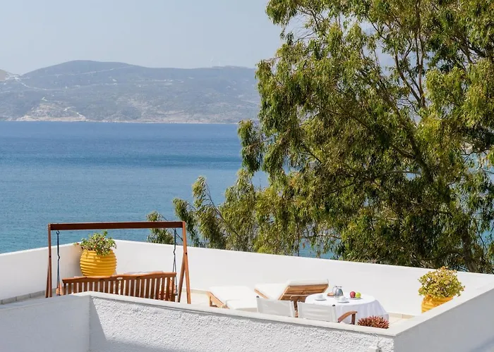 Notos Adamantas (Milos)