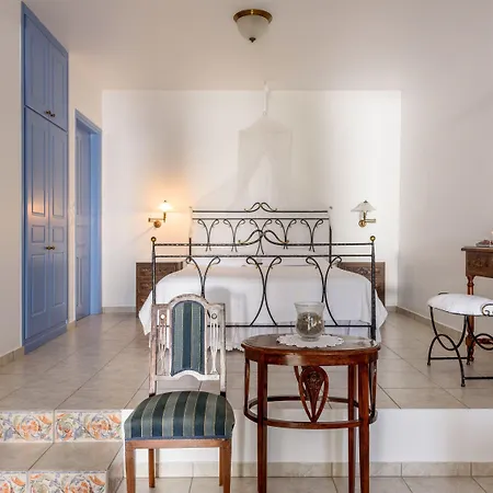 Aparthotel Notos Adamantas (Milos)