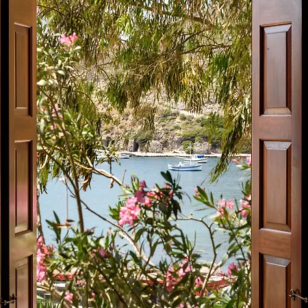 Notos Adamantas (Milos)