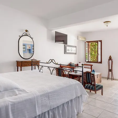 Notos Apart Otel Adamantas (Milos)
