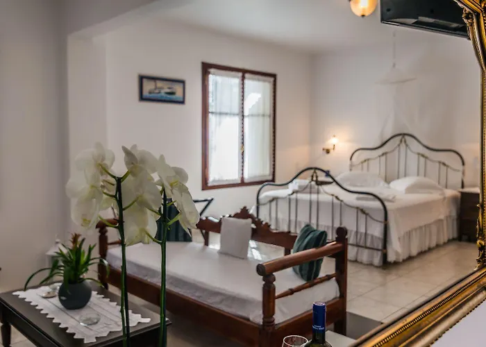 Notos Aparthotel Adamantas (Milos)